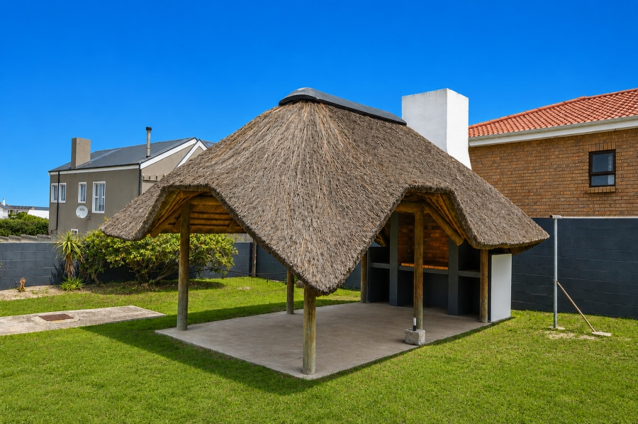 4 Bedroom Property for Sale in Yzerfontein Western Cape